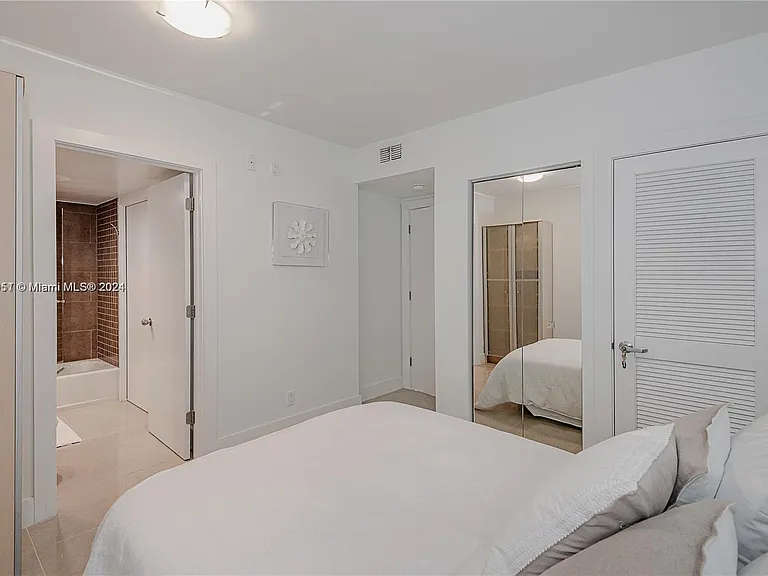 2301 Collins Ave #938 — Photo 10