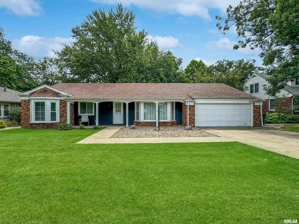 828 Fondulac Dr, East Peoria, IL 61611