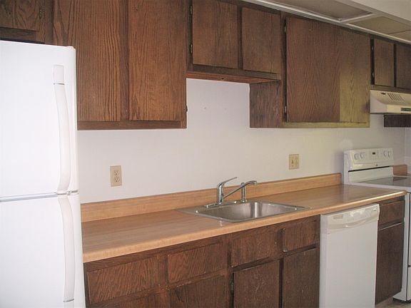 4th image of 21 Barton Ct #4
