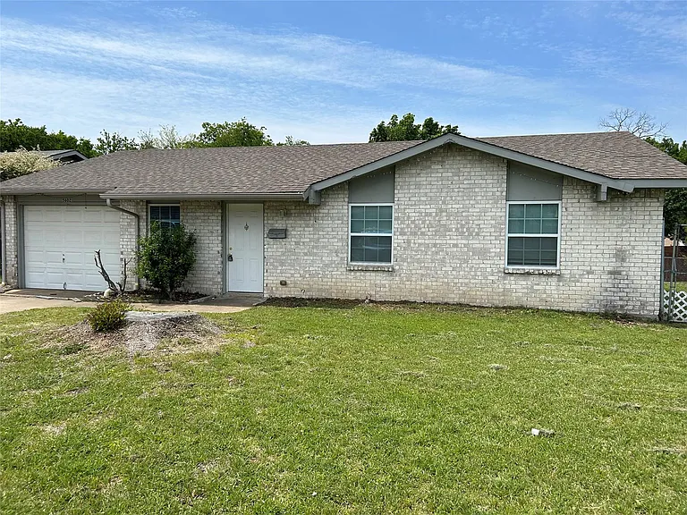 5602 Sundown Ln — Photo 1