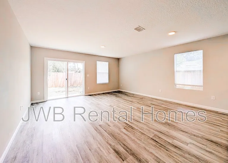 8625 Cocoa Ave — Photo 4