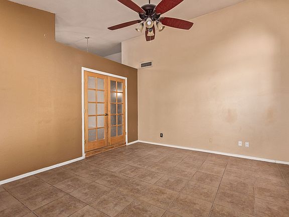 3rd image of 801 W Emerald Island Dr