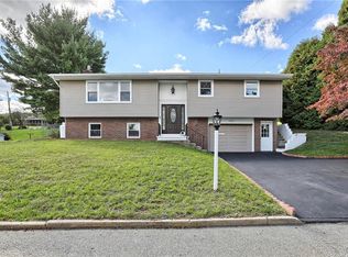 7232 Kingstead Dr, Slatington, PA 18080