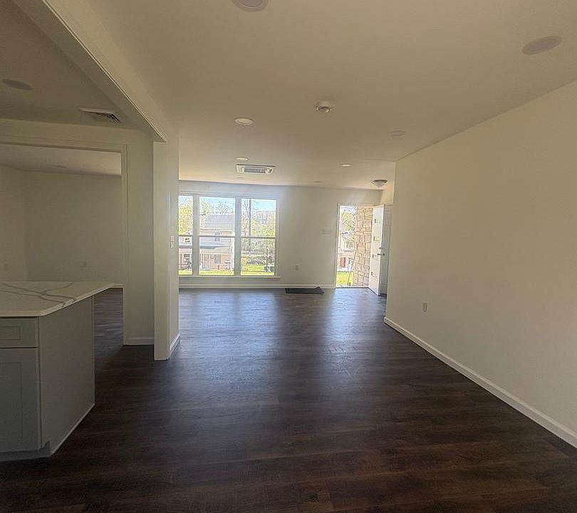 1st image of 633 Coates St