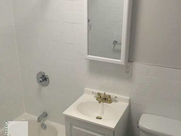 5th image of 43 Underhill Ave #3