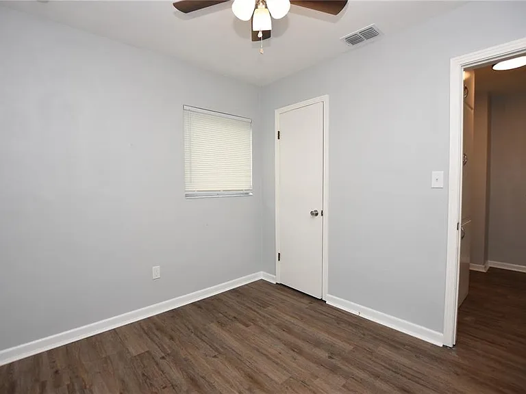 2445 Lakeview St — Photo 14