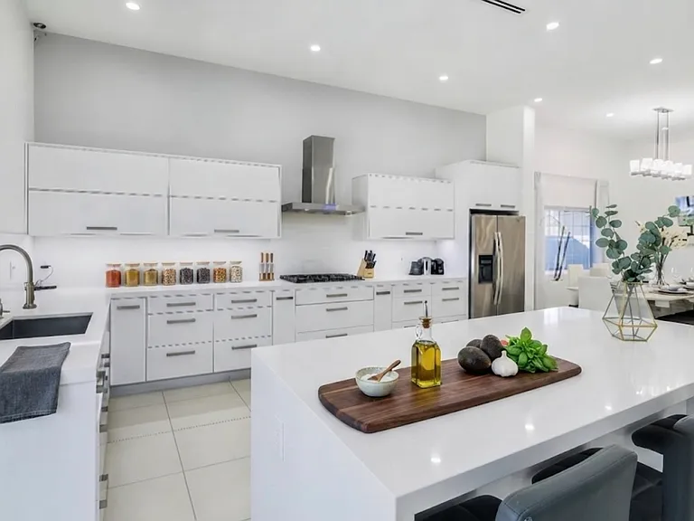 5657 Wilkinson Ave — Photo 4