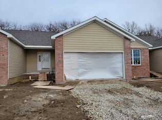 200 Cassidy Rd, Normal, IL 61761