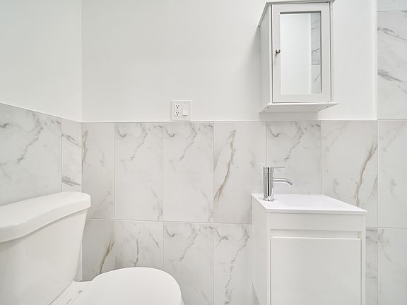 5th image of 153 Norfolk St APT 5D