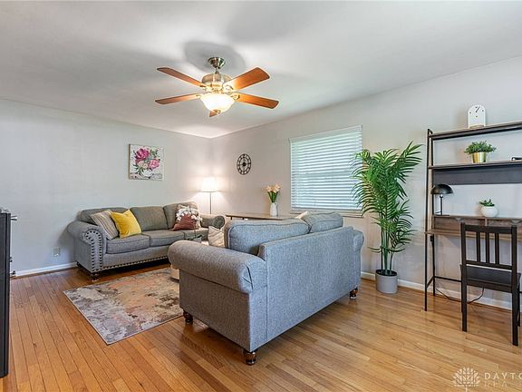 3rd image of 1752 Mayfield Ave