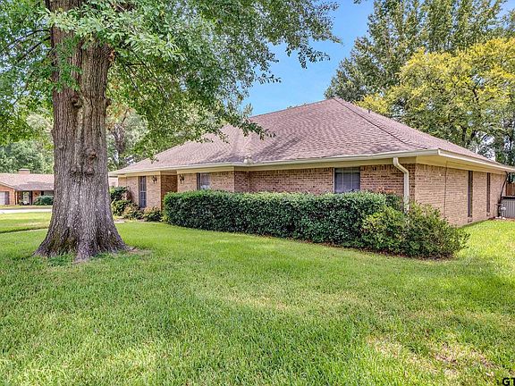 3rd image of 1311 Balmoral Dr