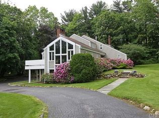 10 Horseshoe Rd, Old Westbury, NY 11568