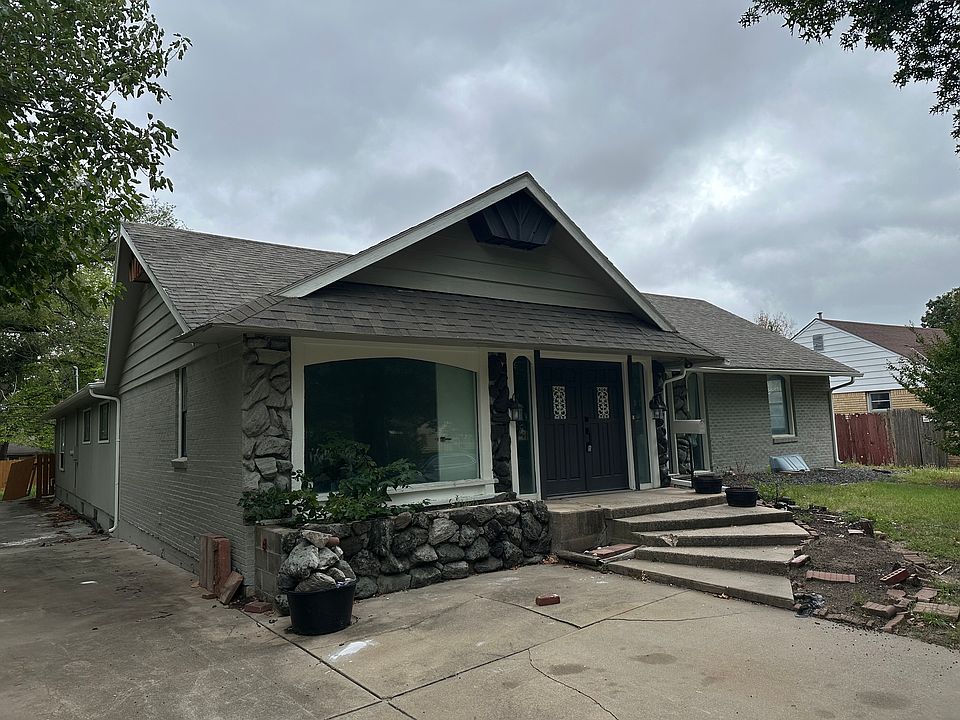1st image of 874 S Lexington Rd