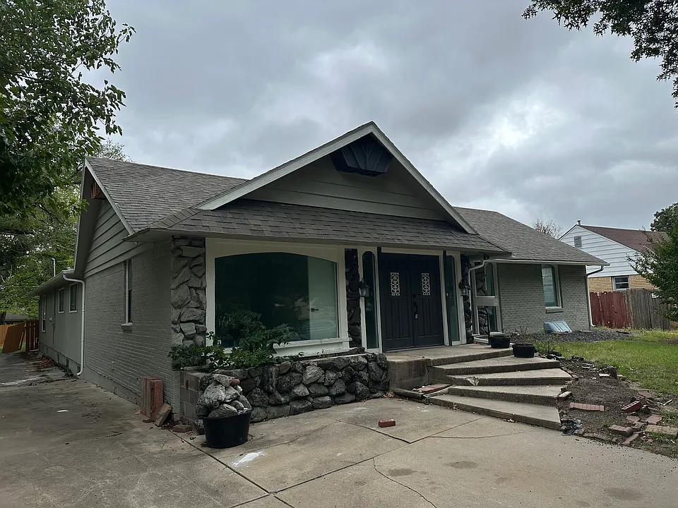 874 S Lexington Rd
