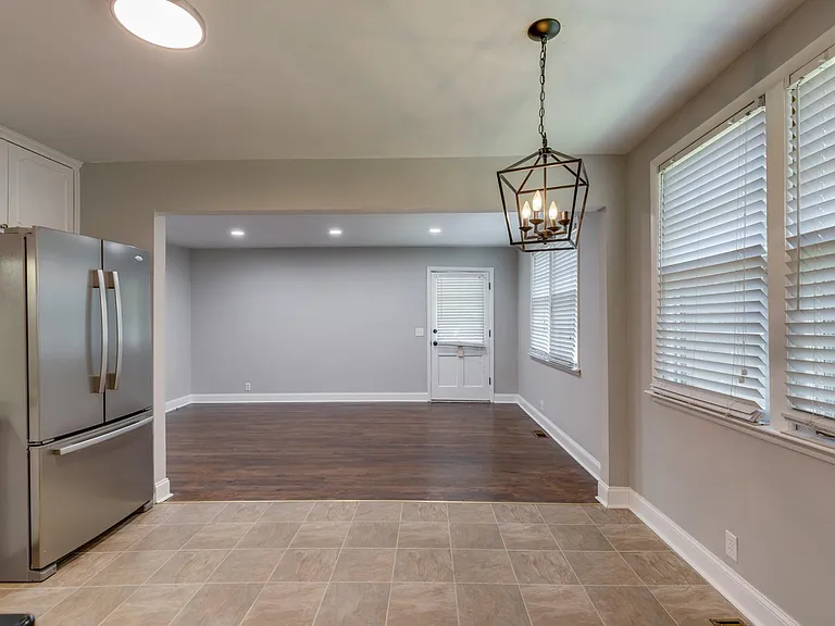 1109 Maplehurst Ln — Photo 10