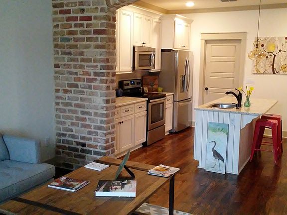 3rd image of 102 Cottage Ln