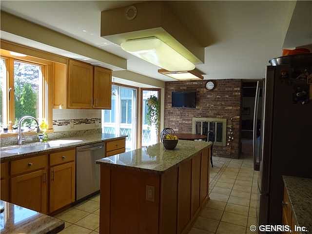 1st image of 17 Bay Colony Dr