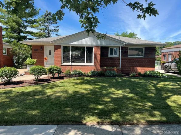 1814 Woodside St, Trenton, MI 48183