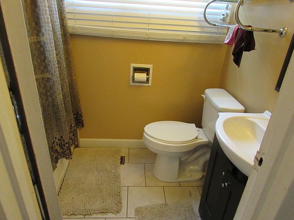 4th image of 457 Shabbona Dr