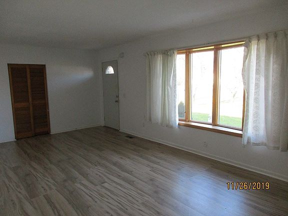 3rd image of 35 Belaire Dr