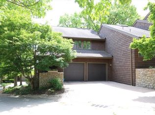 3 Spring Knoll Dr, Cincinnati, OH 45227