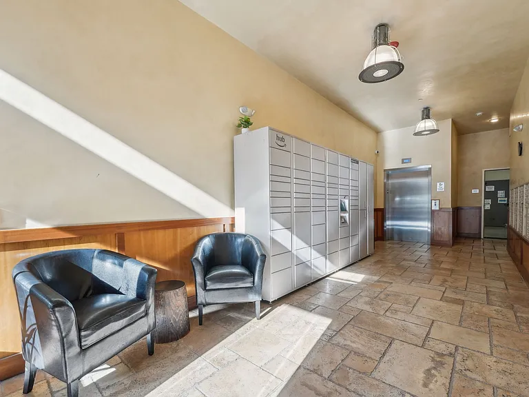 Addison Arts Apartments — Photo 93