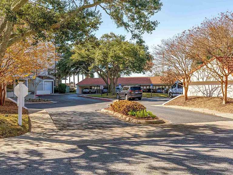402 Port Royal Way — Photo 33