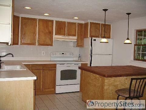 3rd image of 8 Baylor Dr