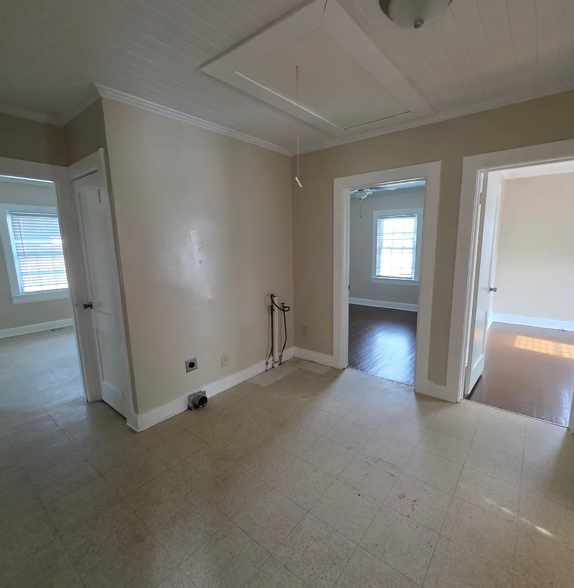 3 bed, 1200 sqft, $1,200 — Photo 2