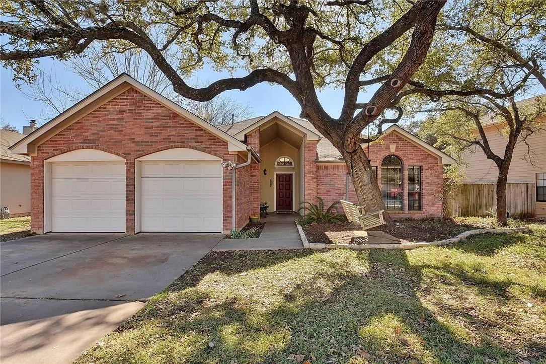3 bed, 2.0 bath, 1461 sqft, $2,500 — Photo 2
