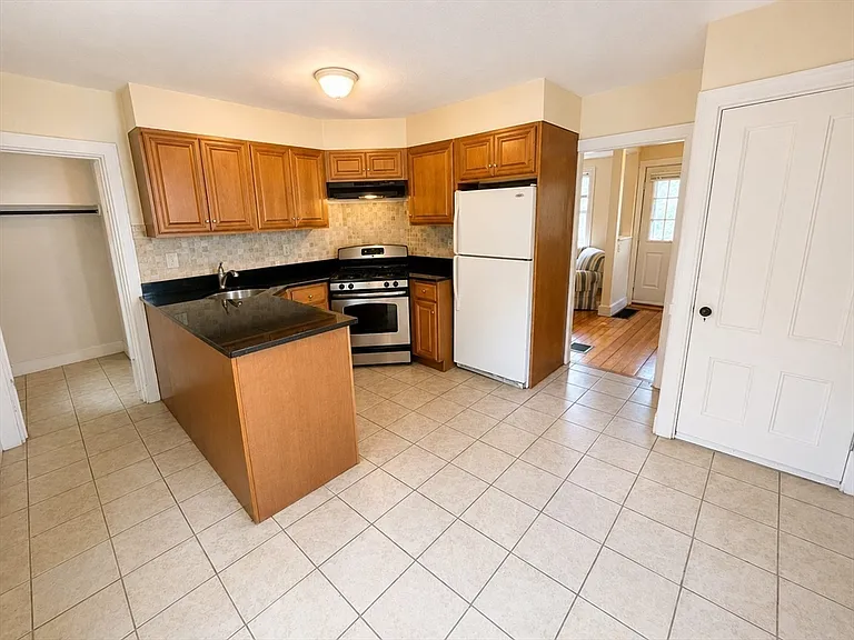 23 Lexington St #23 — Photo 3