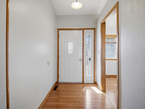 3rd image of 1060 Cherry St