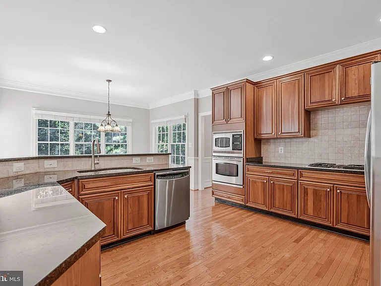 5834 Seven Pines Ct — Photo 15
