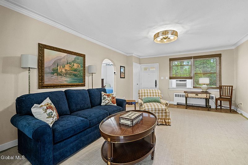4th image of 324 Lake Avenue