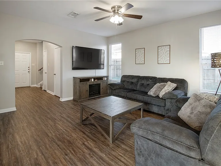 2903 McLaren Dr — Photo 11