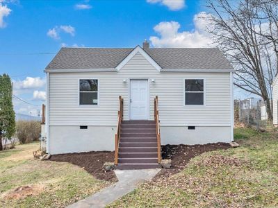 2002 Wayne St NE, Roanoke, VA, 24012