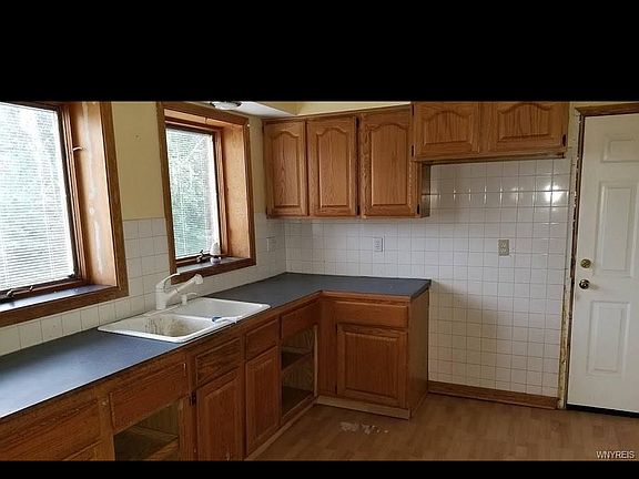 5th image of 174 Roswell Ave
