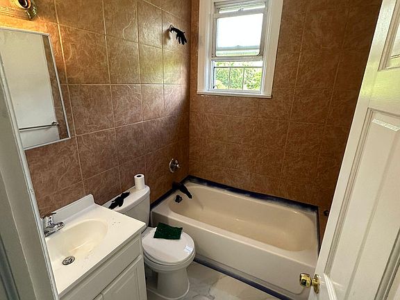 5th image of 363 Walnut St #2S