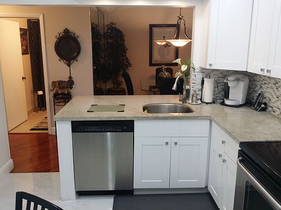 3rd image of 15144 Ashland St APT 285