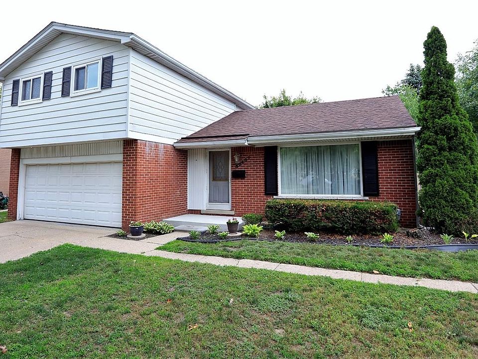 1st image of 32401 Steinhauer St