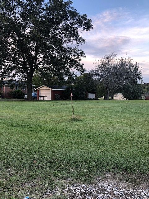 2nd image of 802 Meadowlark Rd