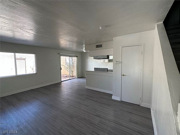 3rd image of 5135 Golden Ln