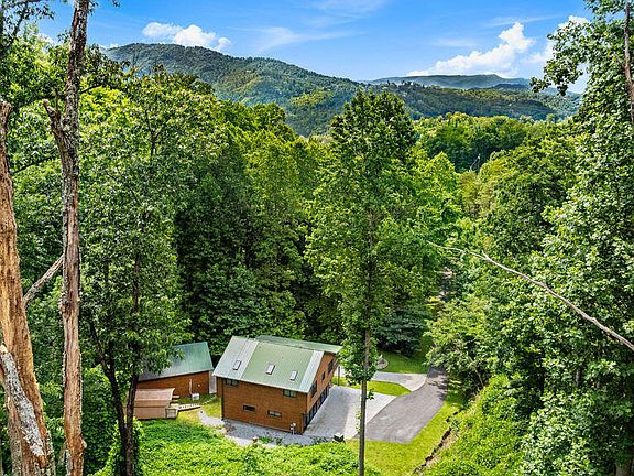 4th image of 1119 Kings Ridge Rd E
