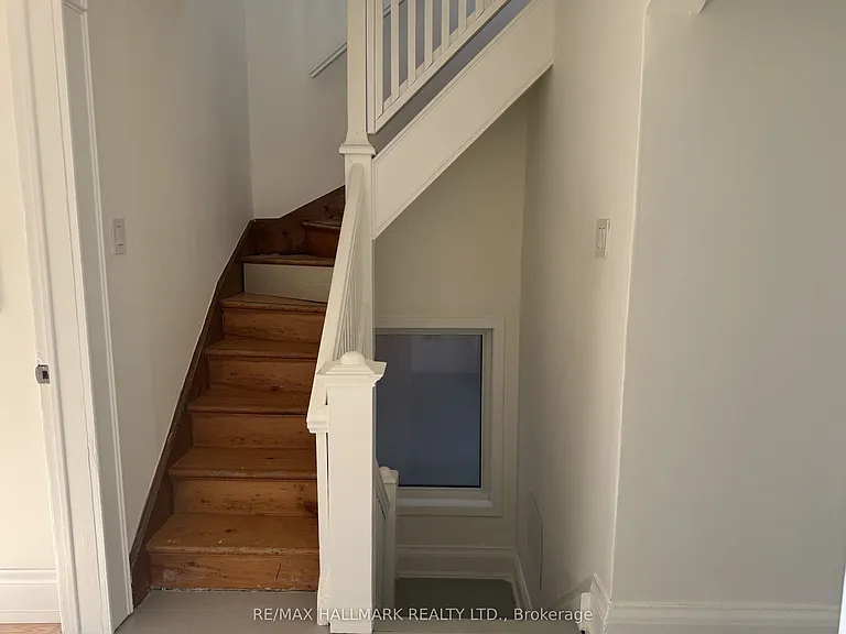 553 Broadview Ave #UPPER — Photo 22