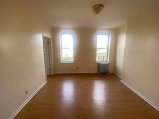3rd image of 450 49th St #15R