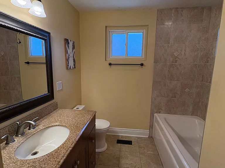 58 Devins Dr #UPPER LEVEL — Photo 12