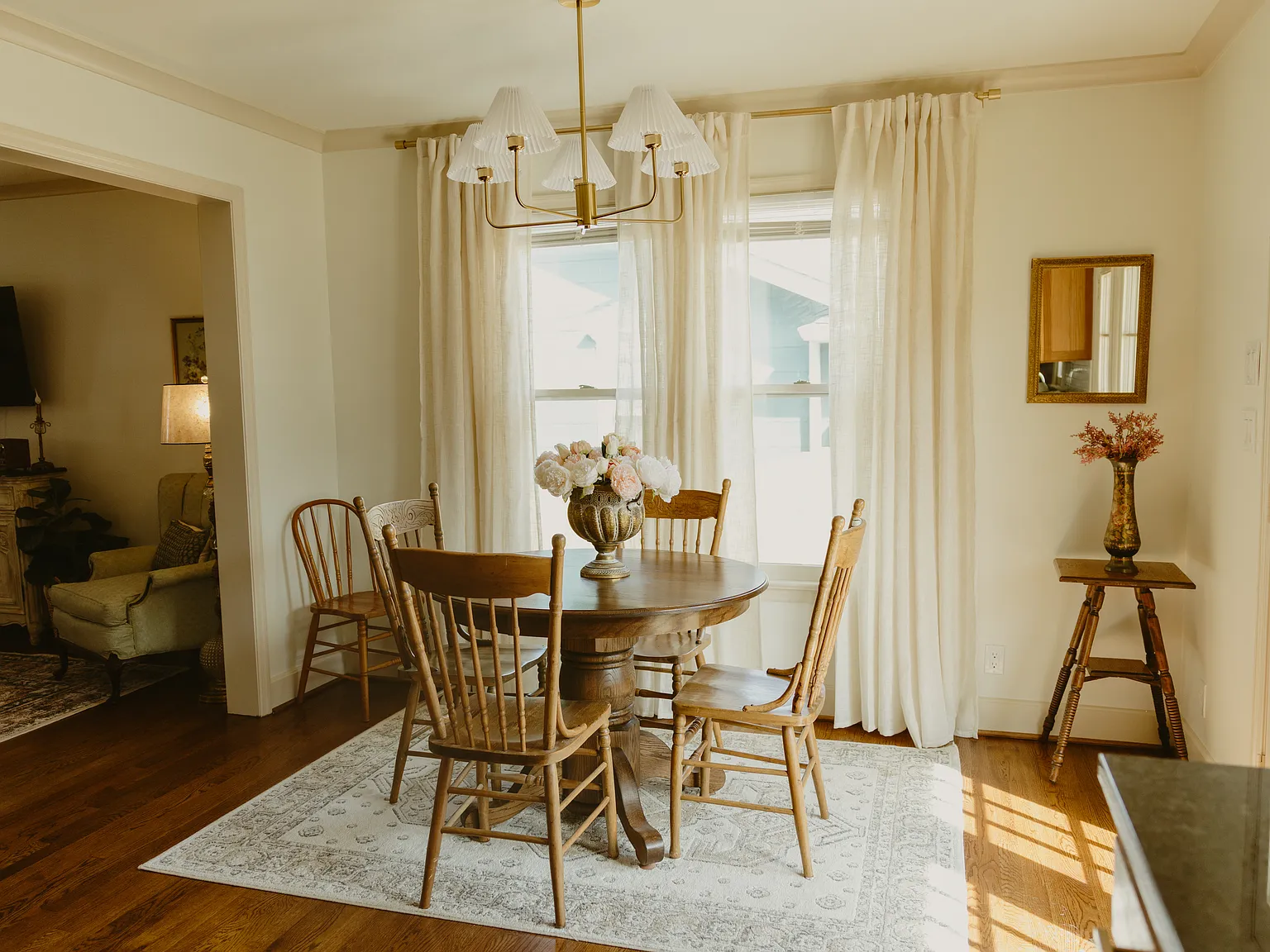 3 bed, 2.5 bath, 1900 sqft, $4,325 — Photo 4