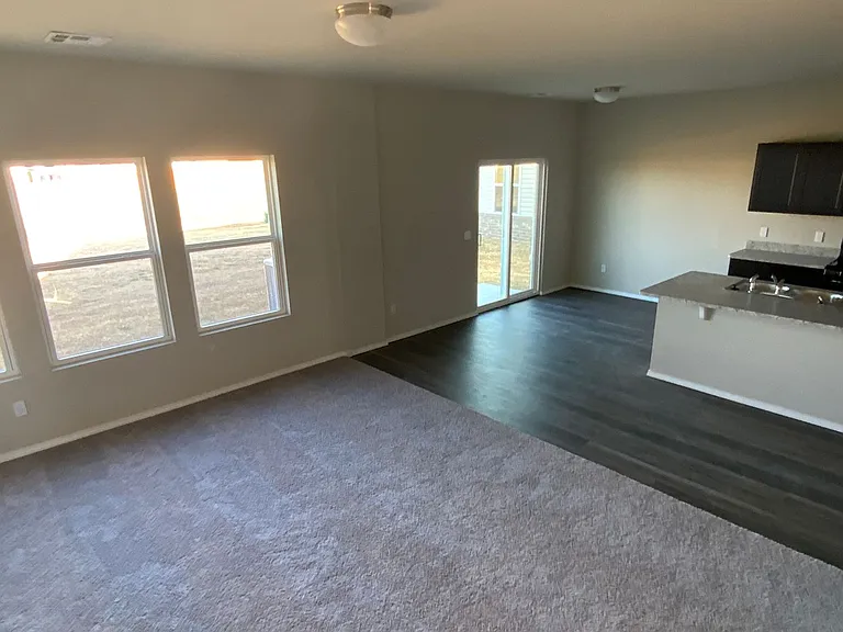 1841 Easton Ln — Photo 16
