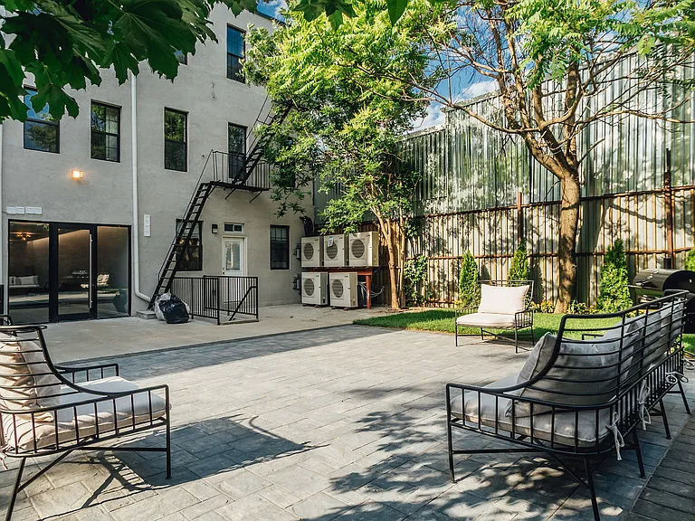240 Boerum St #3 — Photo 17