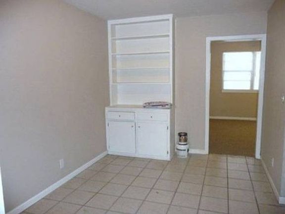 3rd image of 828 Acosta St APT 2